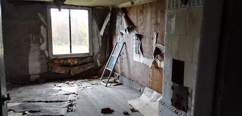 Why Selling a Distressed House Through Traditional Methods Fails in Alabama